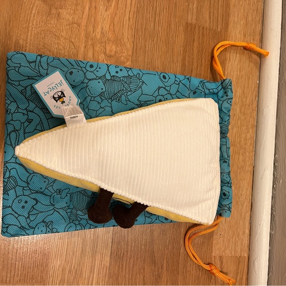 Jellycat Amuseables Brie Plush – New with Dust Bag – Fast US Shipping - Picture 2 of 3